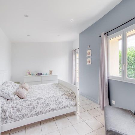 Maison Blanche Piscine Et Petit Dejeuner Châtellerault Екстериор снимка