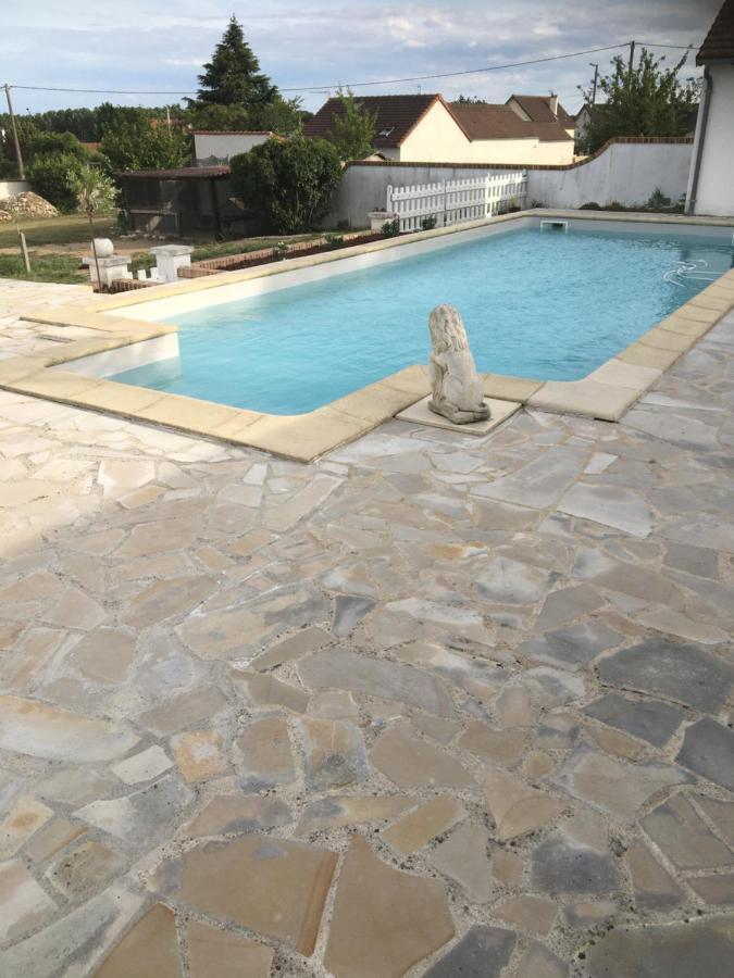 Maison Blanche Piscine Et Petit Dejeuner Châtellerault Екстериор снимка