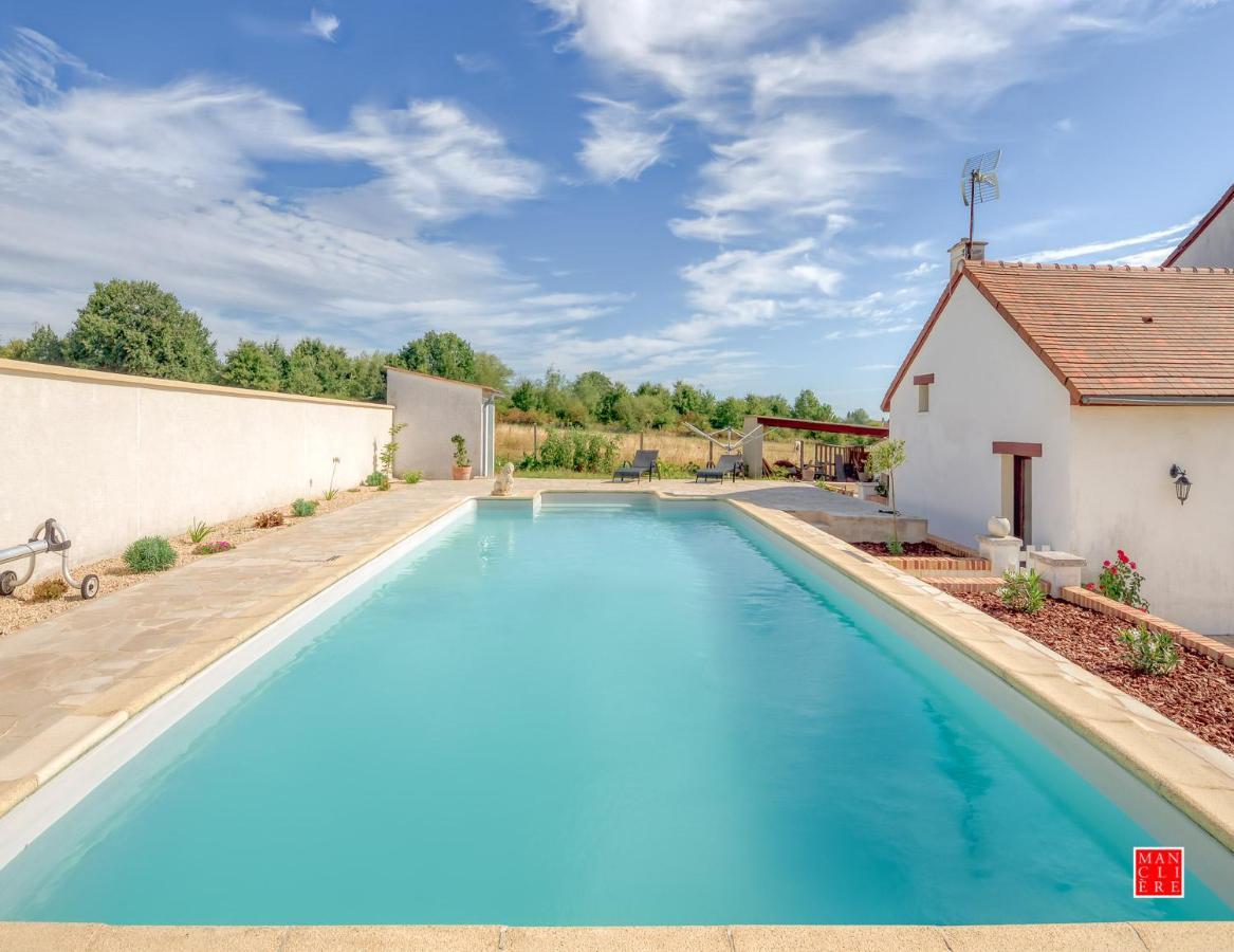 Maison Blanche Piscine Et Petit Dejeuner Châtellerault Екстериор снимка