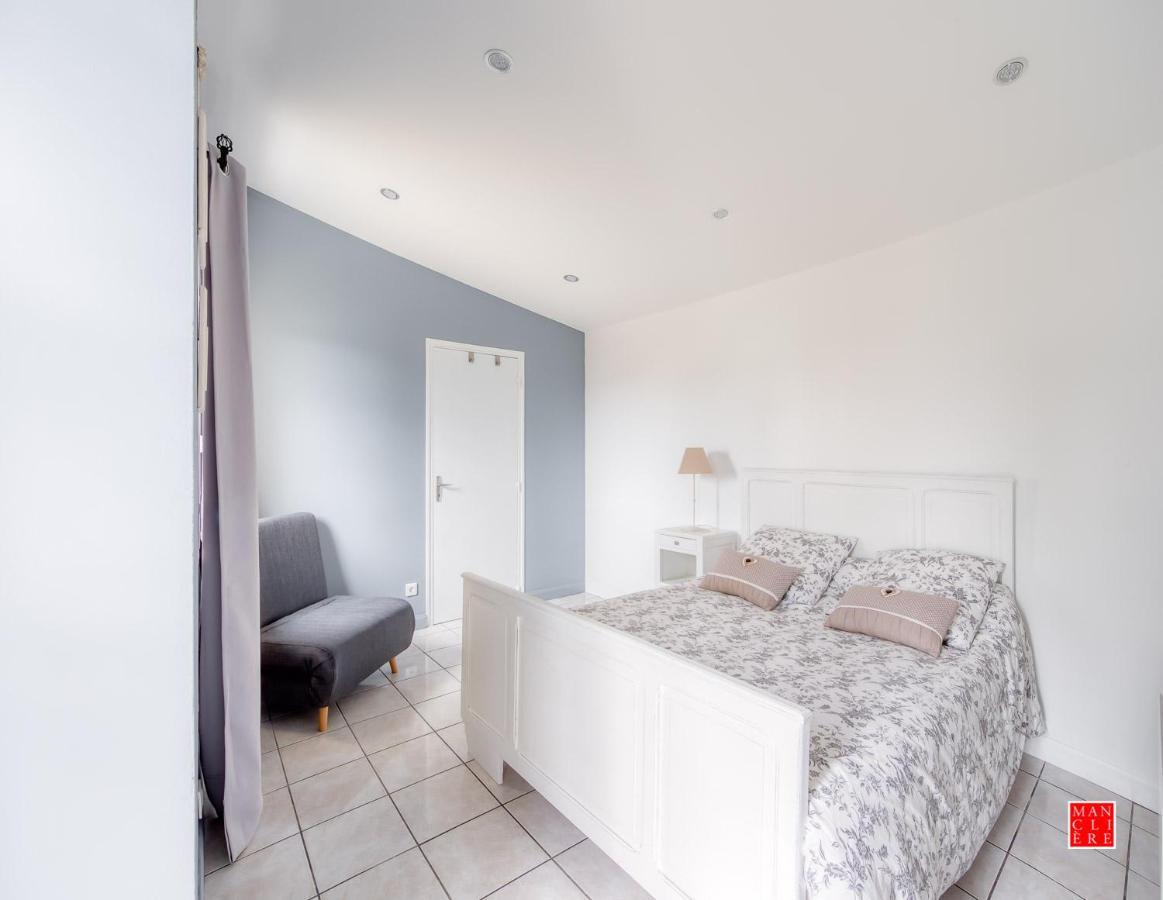 Maison Blanche Piscine Et Petit Dejeuner Châtellerault Екстериор снимка