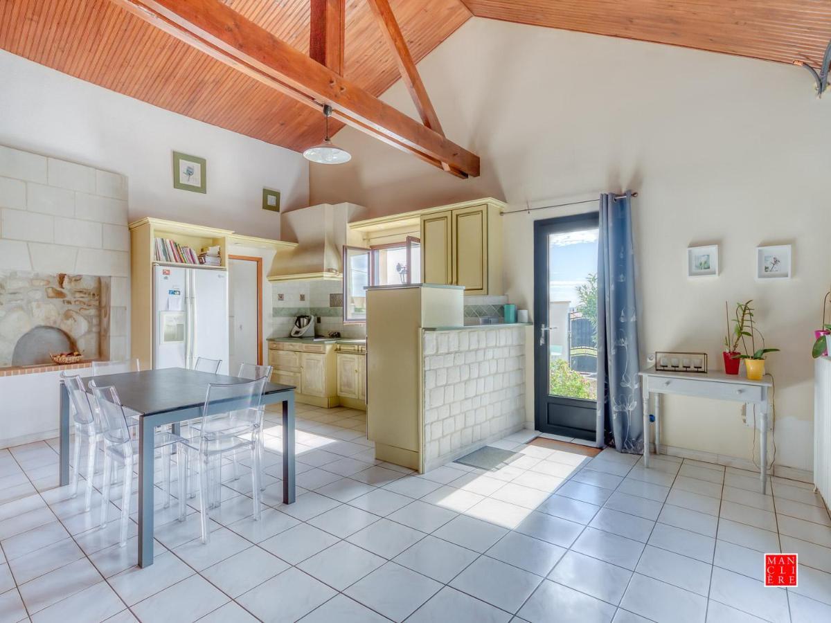 Maison Blanche Piscine Et Petit Dejeuner Châtellerault Екстериор снимка